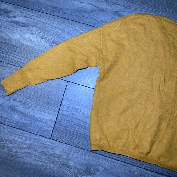 EUC Poles Madison Montagut Soft Mustard V Neck Long Sleeve Sweater - Picture 6 of 10